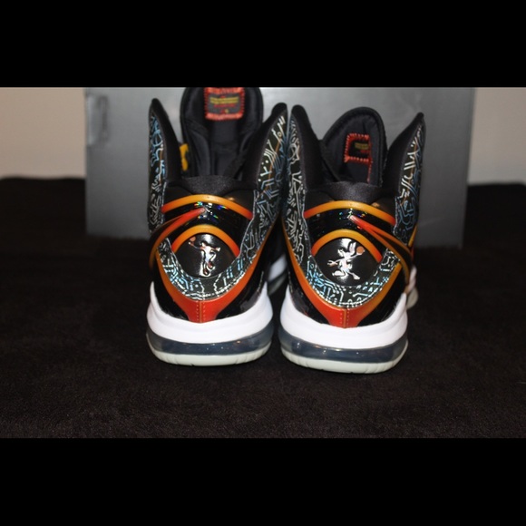 Lebron very limited looney tune main image 2
